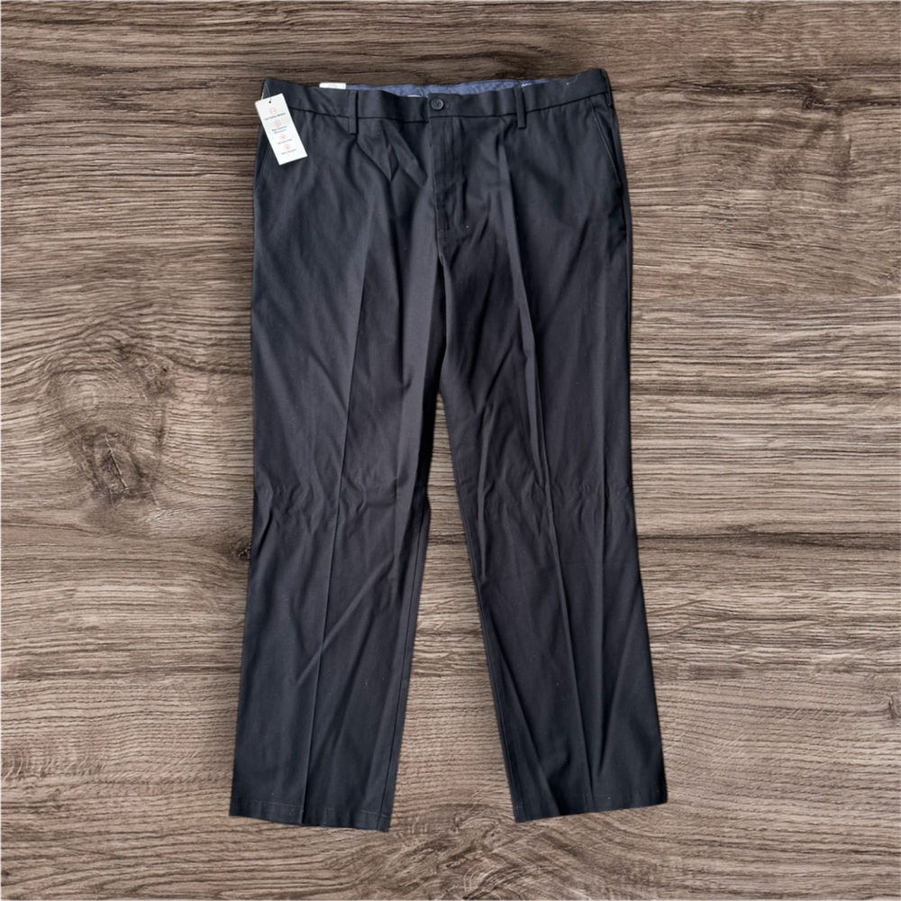 Men’s Dockers Signature Khaki Pants in Black | NWT